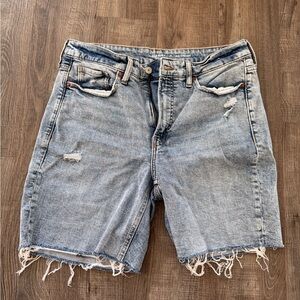 NWOT ✅ Women’s Old Navy Blue Denim “High Rise O.G. Straight” Shorts Size 12💙